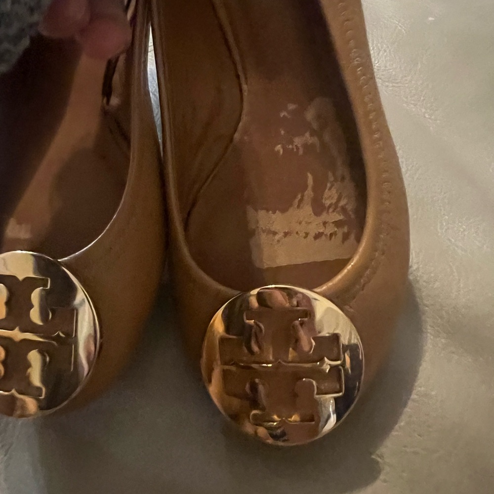 ❤️Tory Burch camel color flats worn 1 time. Size 4. - Picture 6 of 7